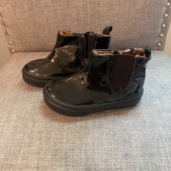 GAP Baby faux patent booty - Picture 2 of 4